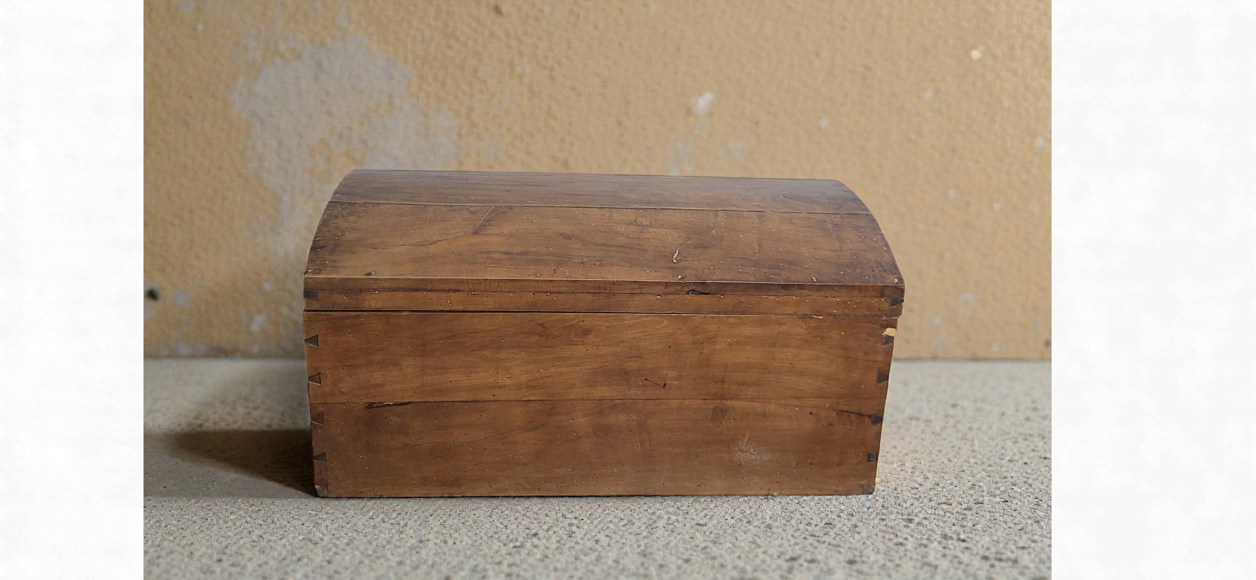 Wooden storage chest/trunk