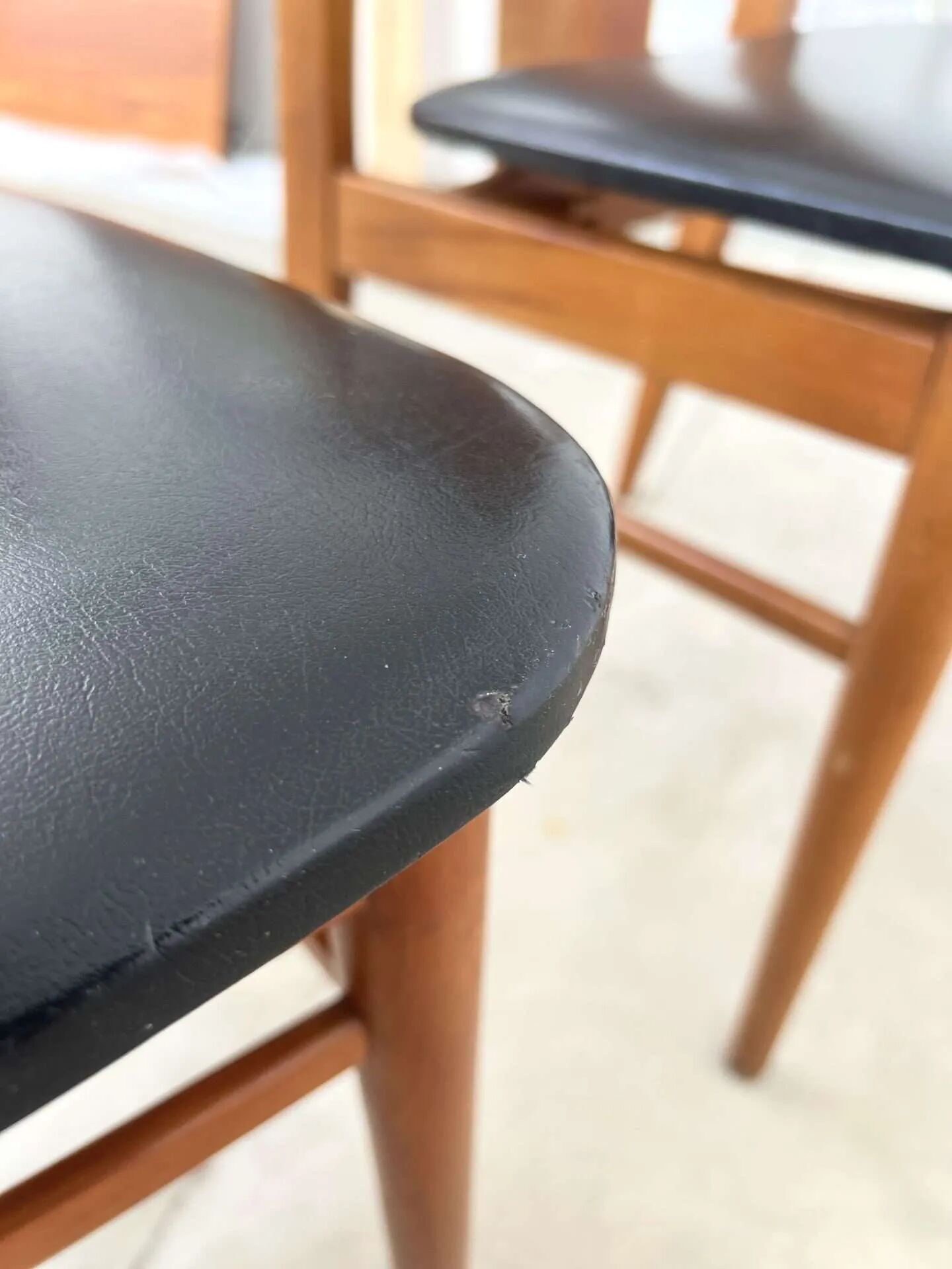 Lot de 4 chaises scandinaves hêtre et skai 60s