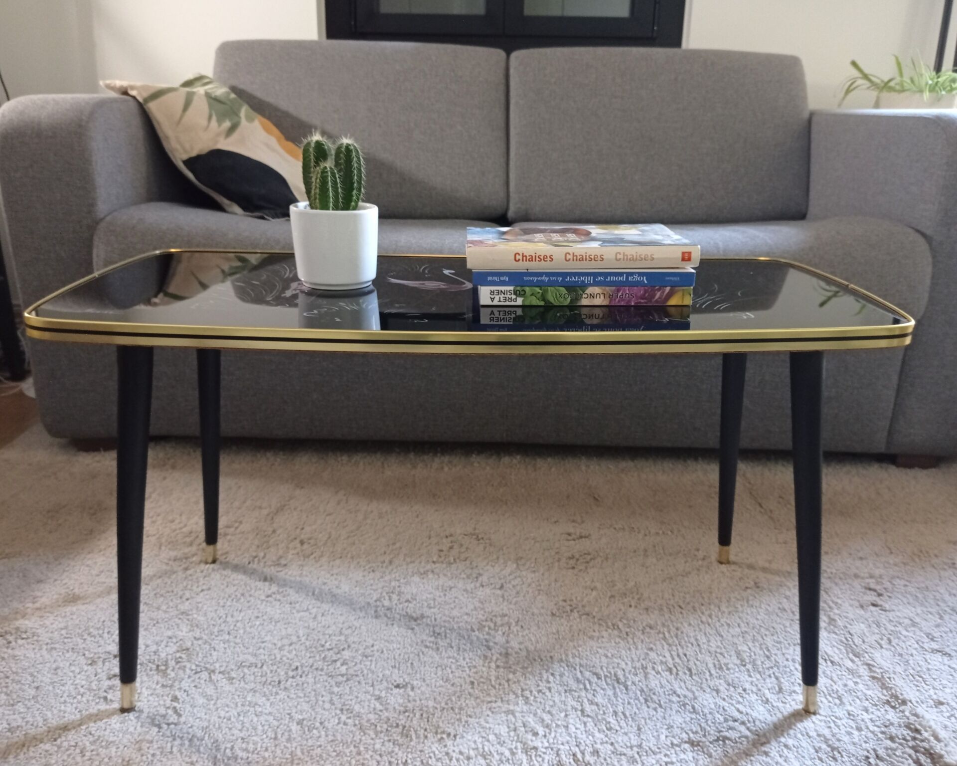 Table basse vintage pieds fuseaux
