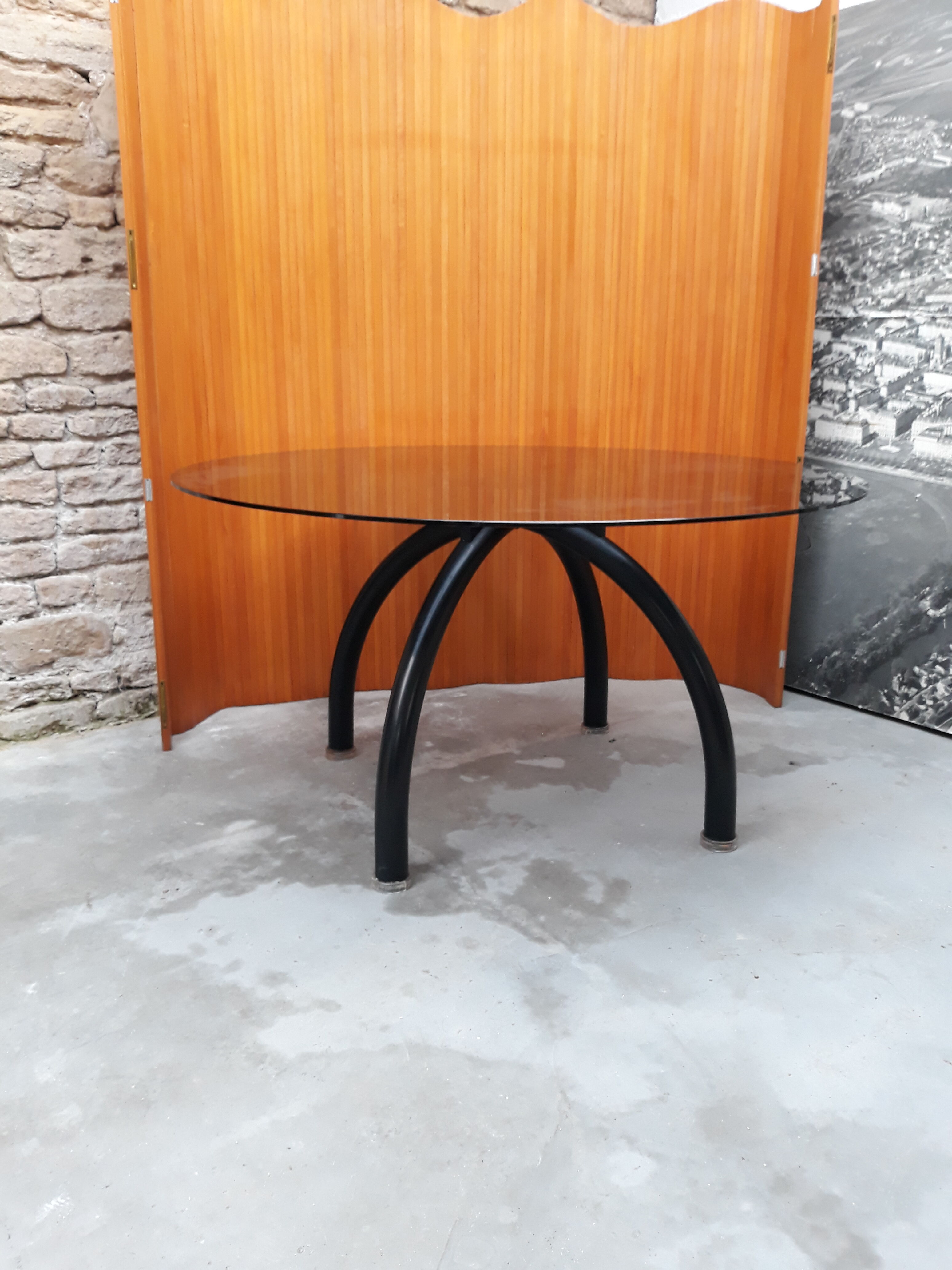 Spyder dinning table by Ettore Sottsass for Knoll