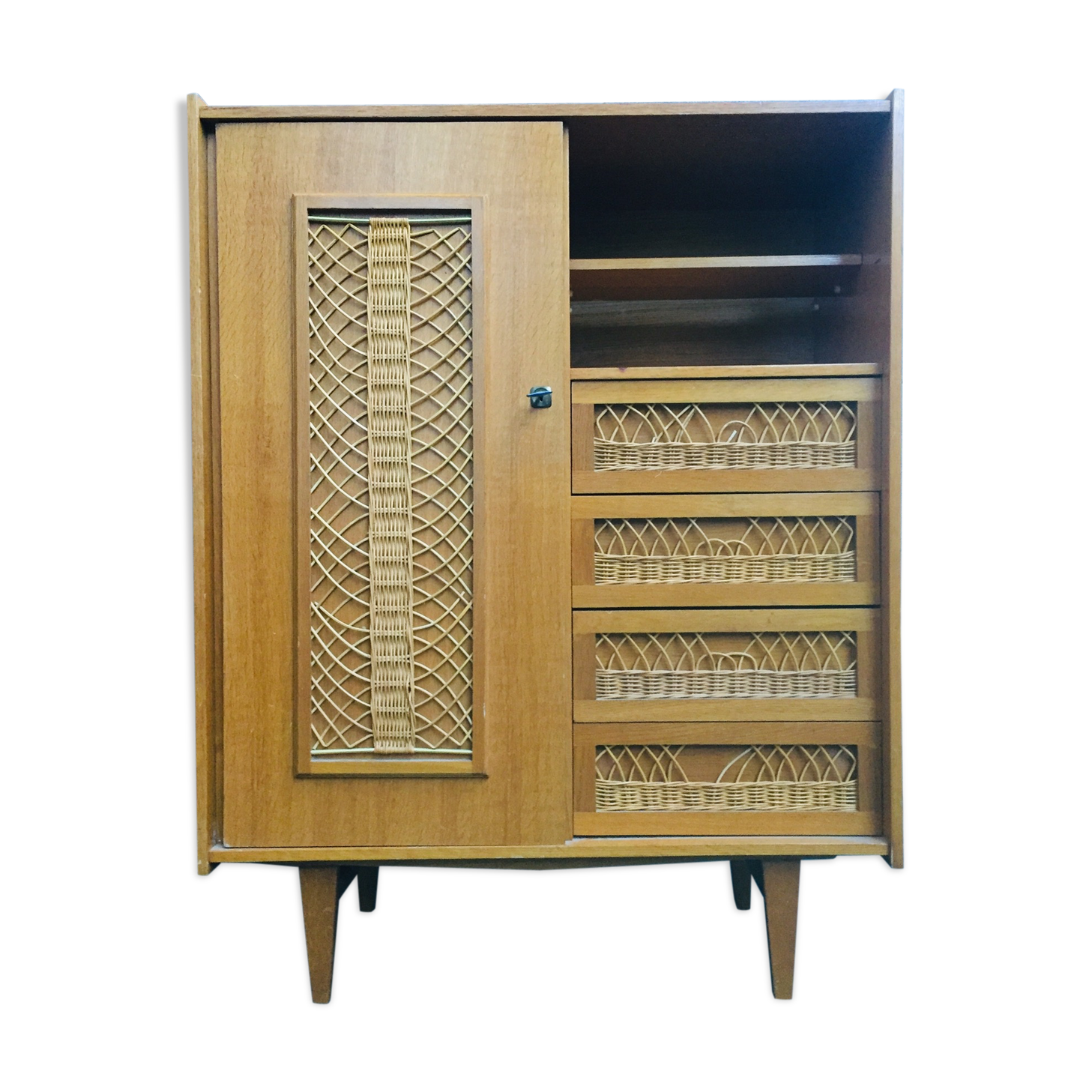 Convenient wardrobe in wood and rattan