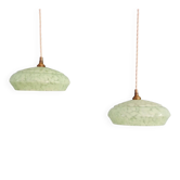 Paire de suspensions Art Déco en verre moucheté vert clair, années 1930.