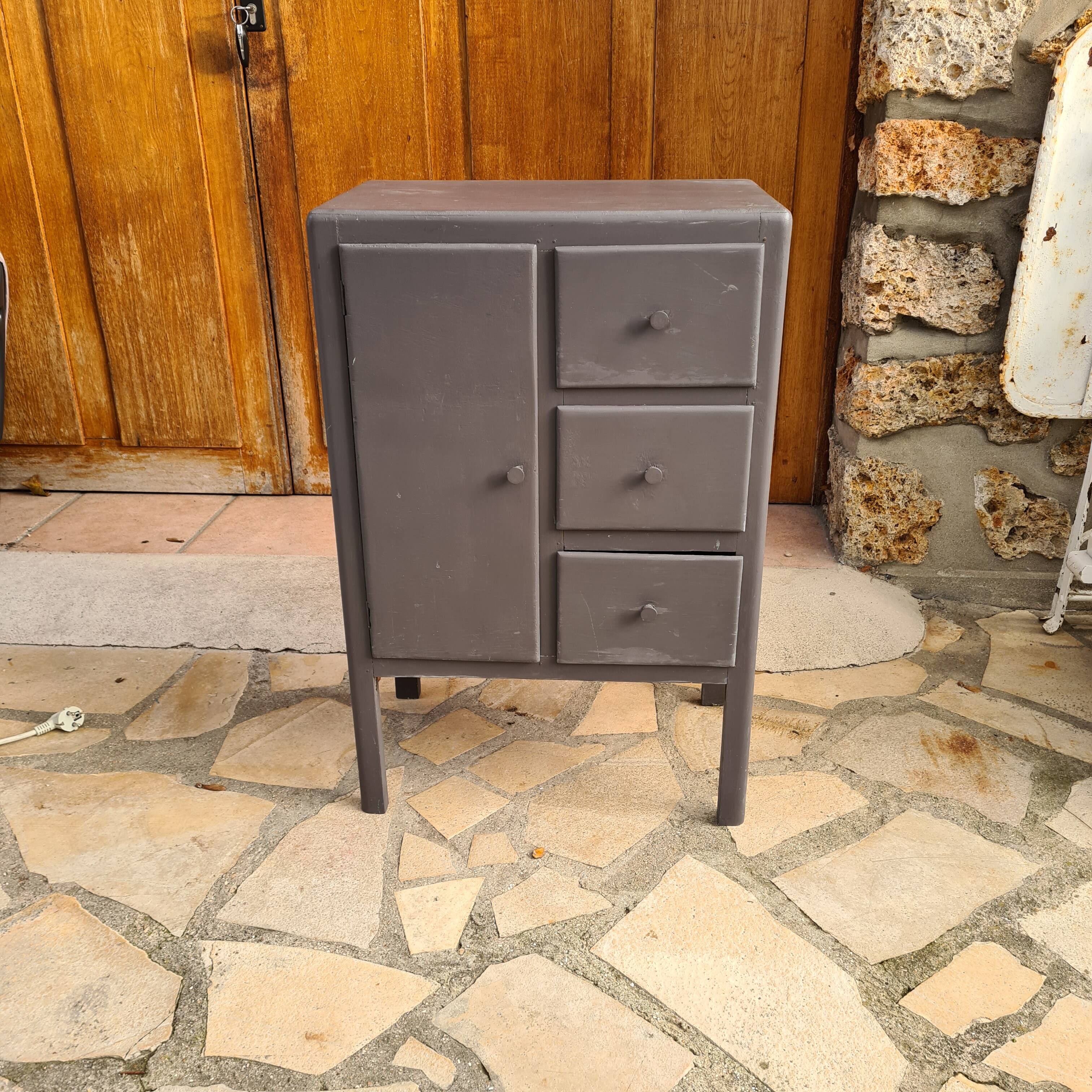 Vintage accent furniture