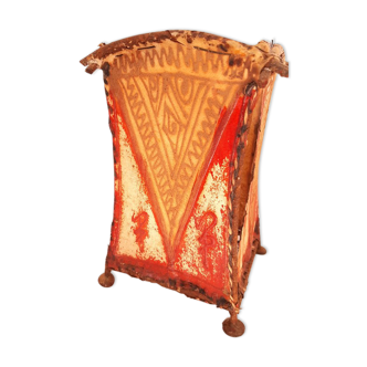 Lampe sur pied, art africain années 90, en fer et cuir