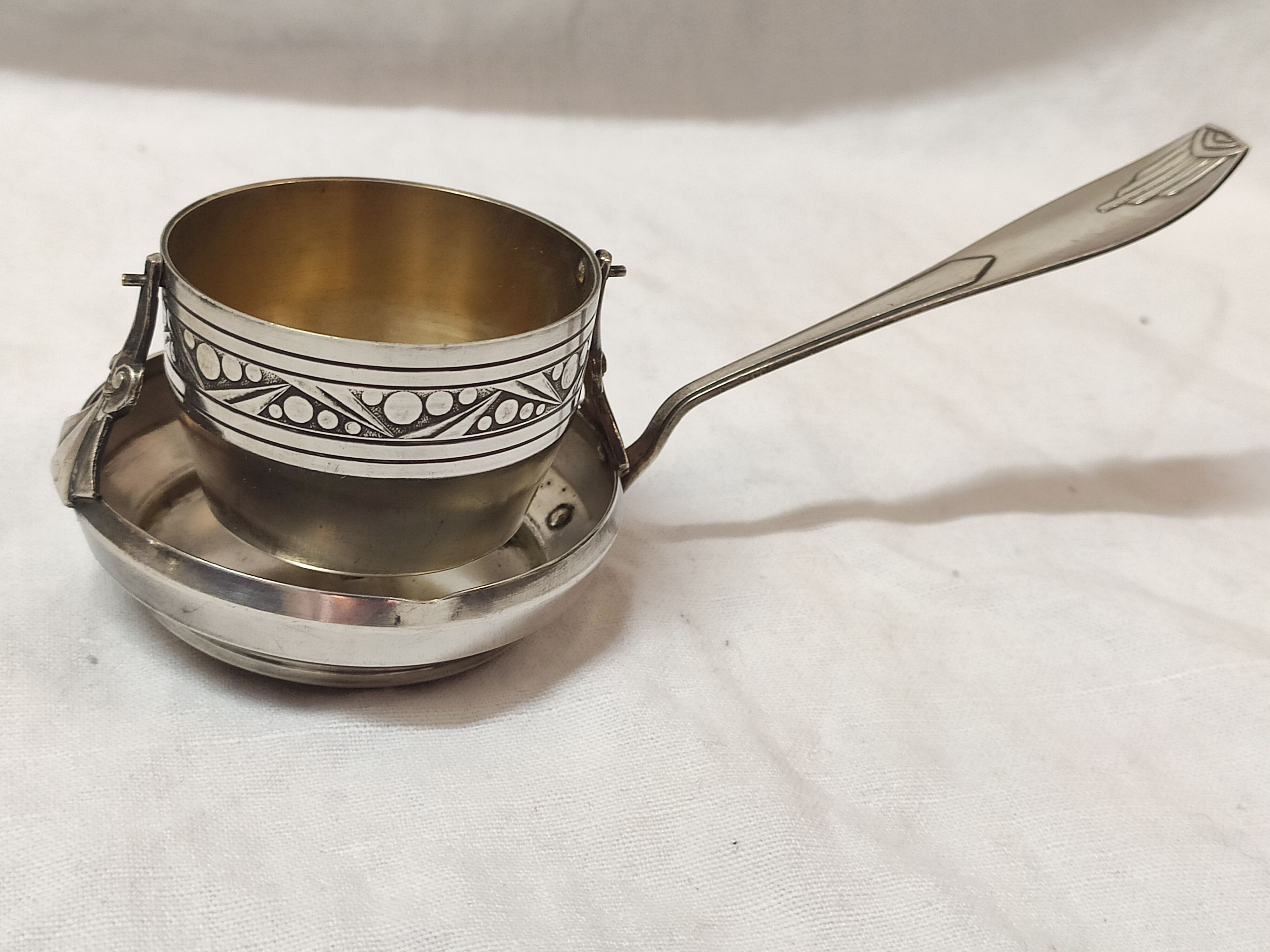 Tea strainer, art deco, silver metal.