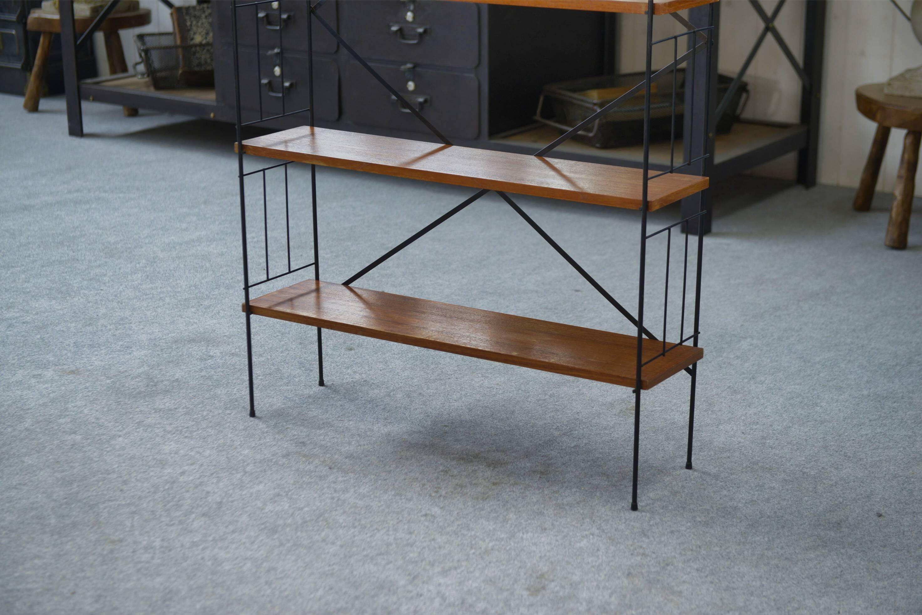 Shelf on legs with 5 teak veneer shelves from 1970.