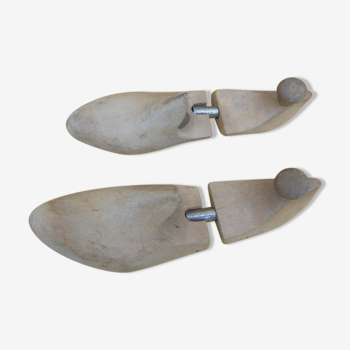 Pair of wooden shoe trees size 39