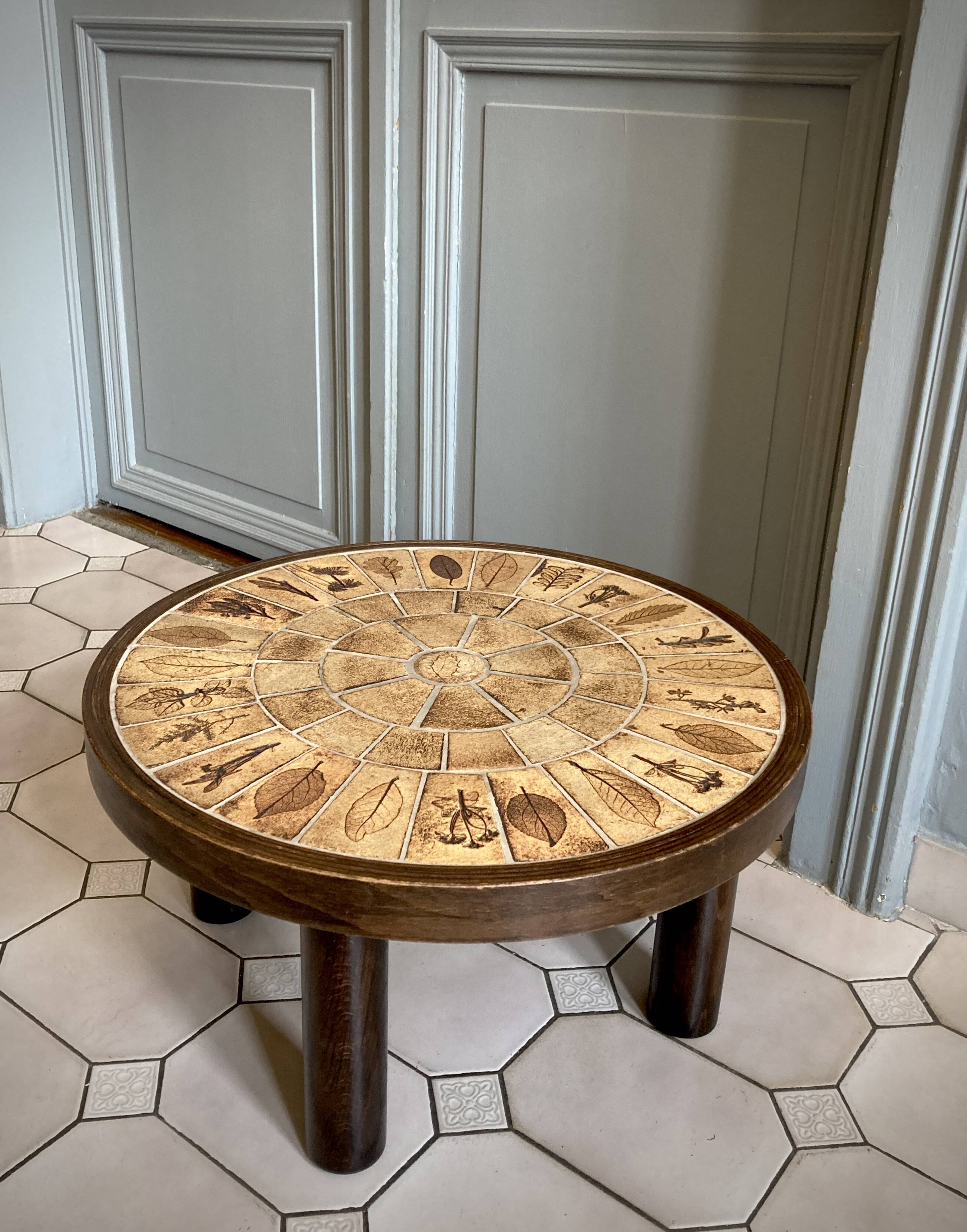 Round herbarium coffee table - Roger Capron