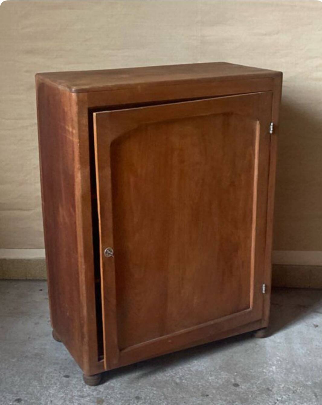 Compact Parisian buffet