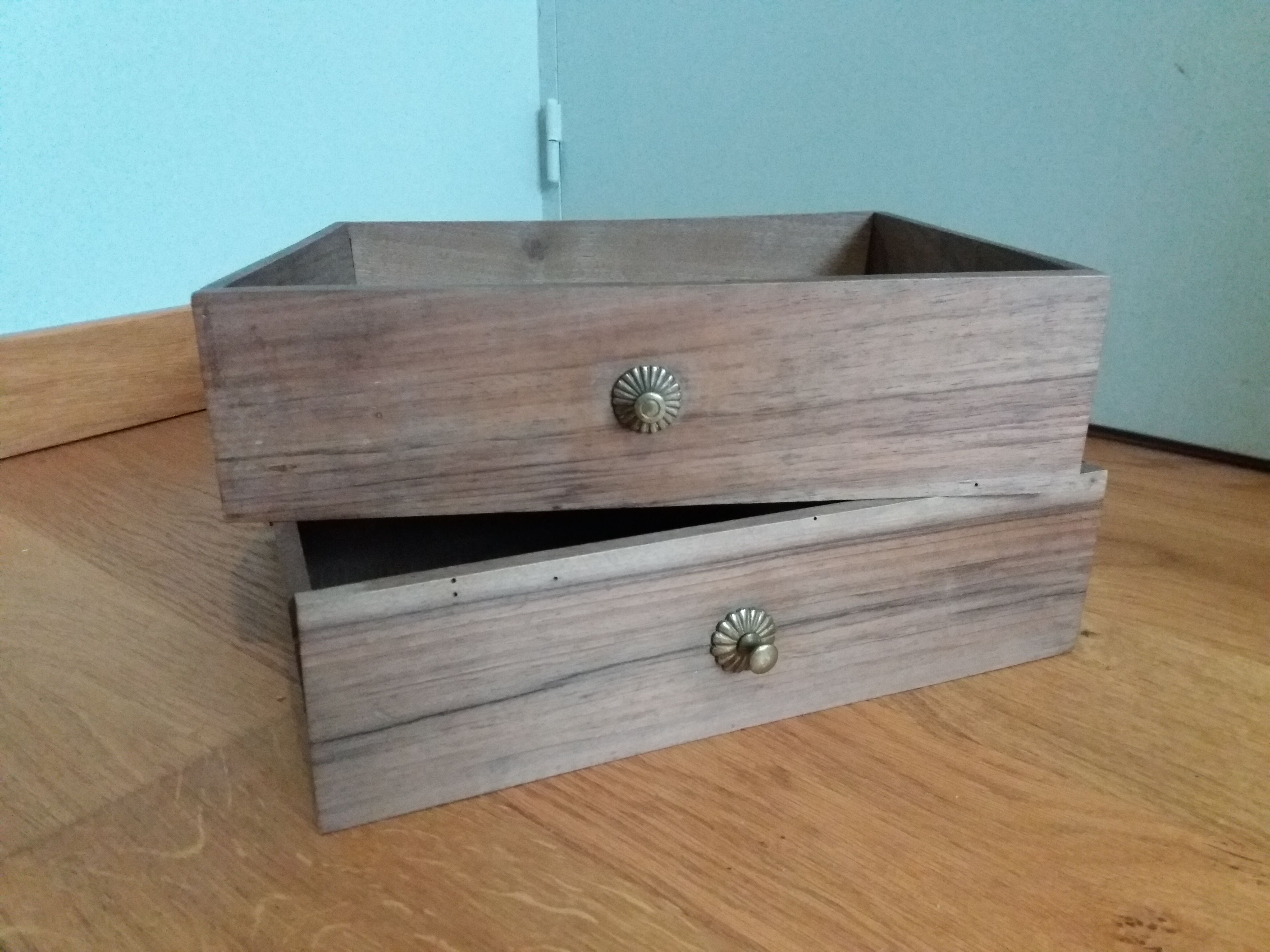 2 wooden drawers 33 x 27