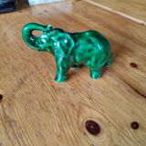 Éléphant vert en céramique