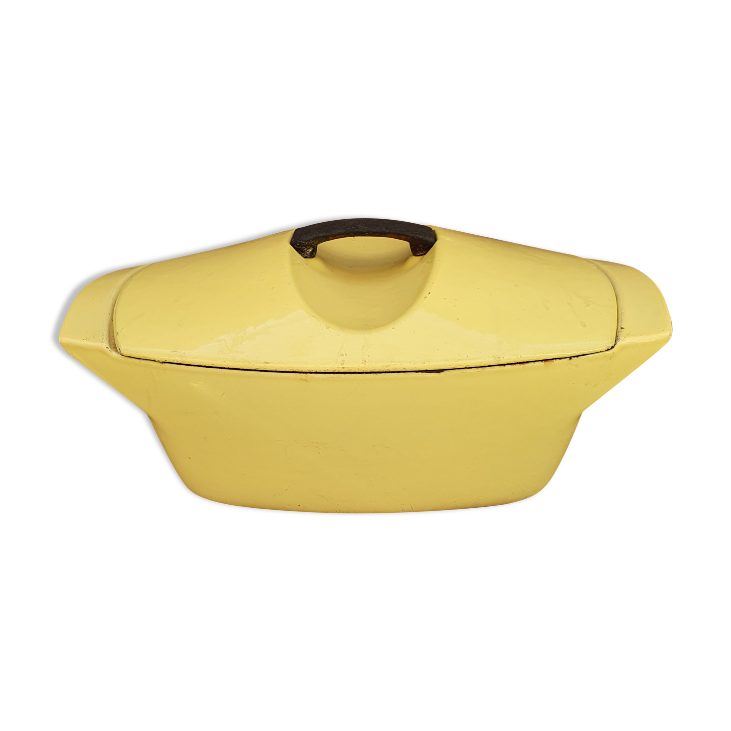 Enamelled cast iron cocotte designed by Raymond Loewy