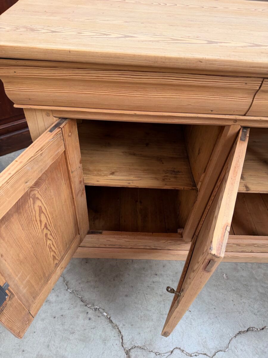Three-door buffet from the early 20th century.