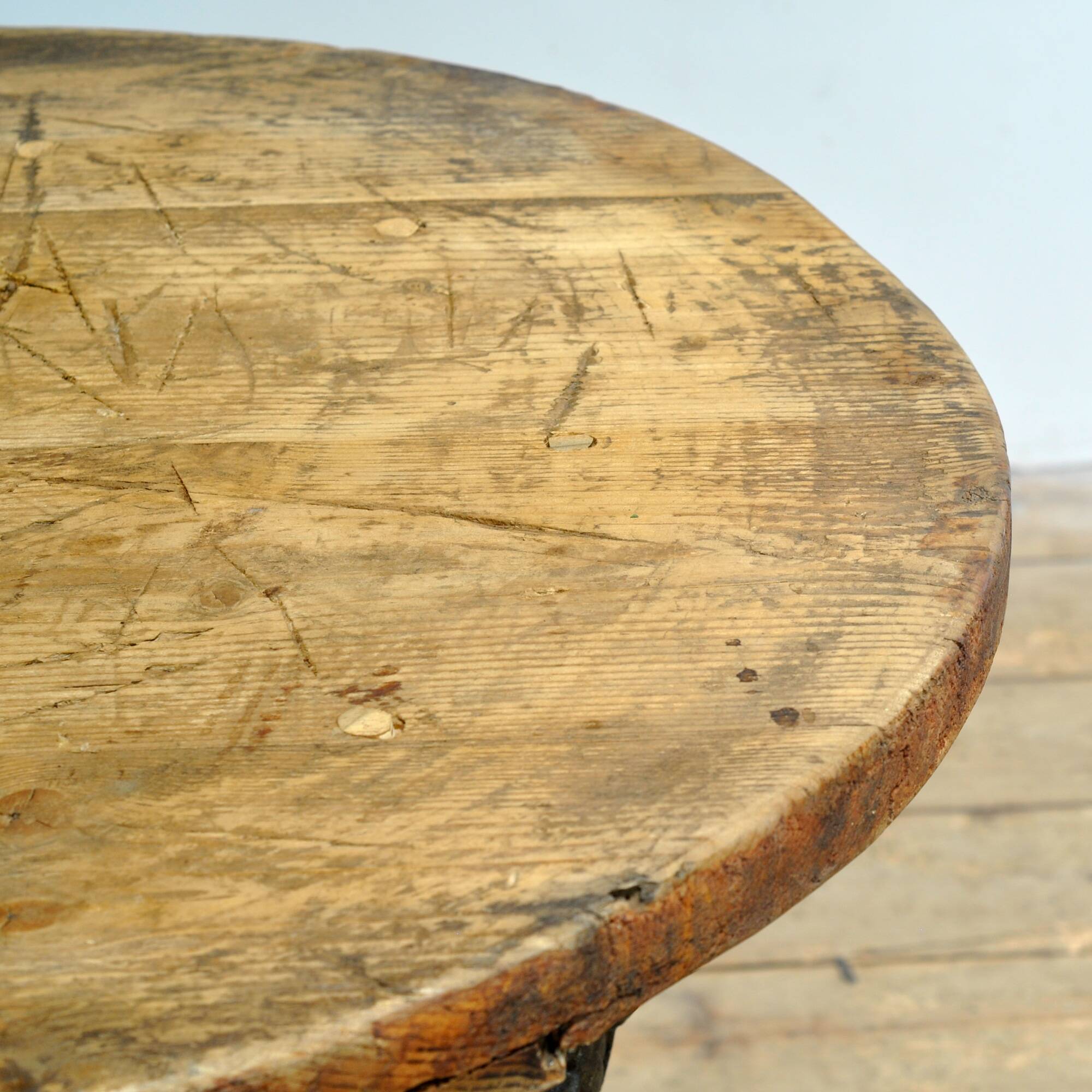 Cast iron garden table with pine top
