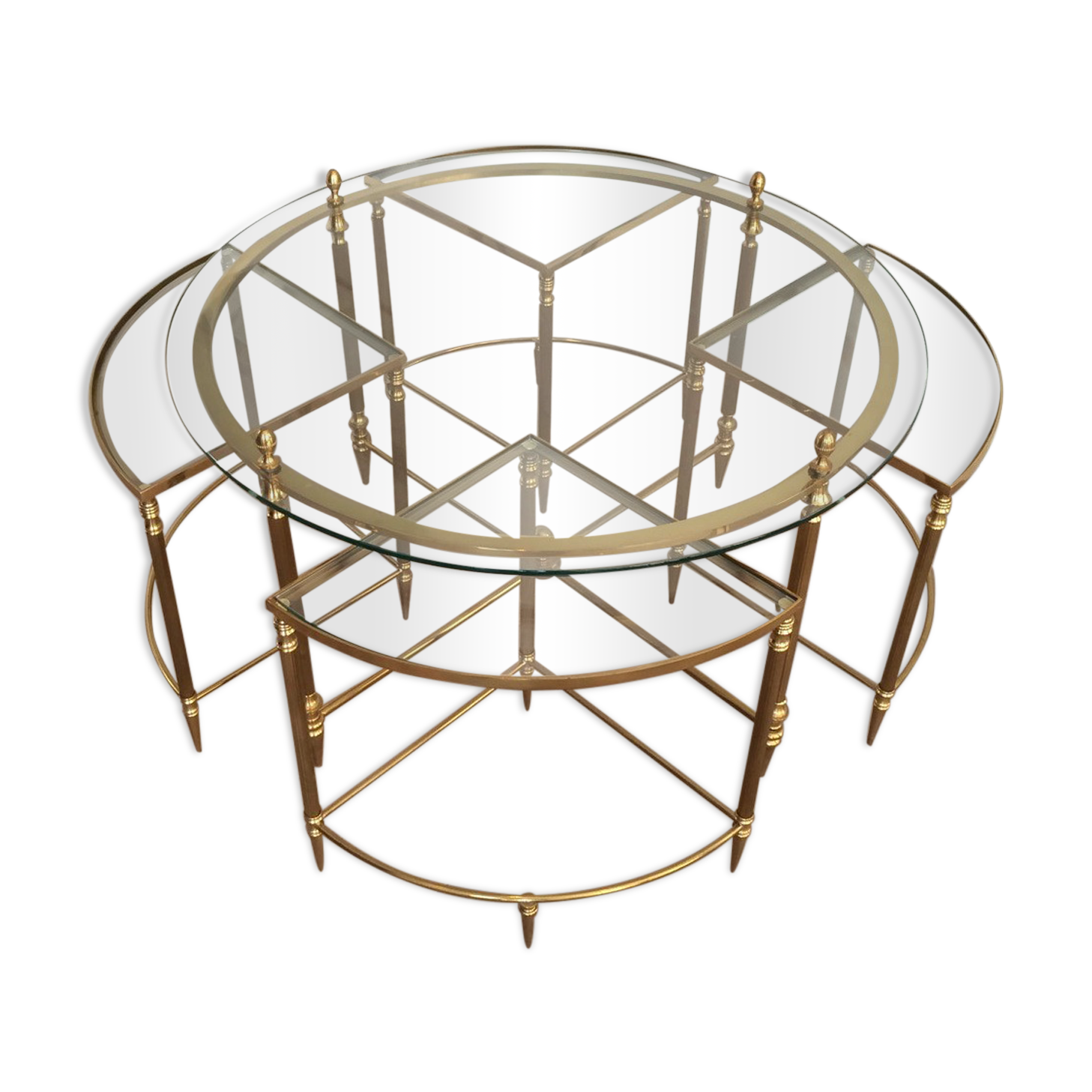 Round coffee table in brass neoclassical style