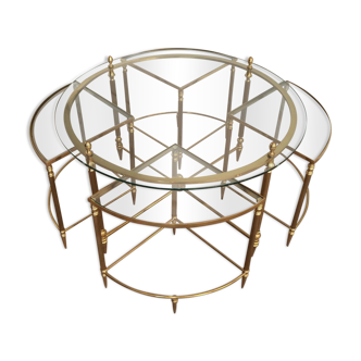 Round coffee table in brass neoclassical style