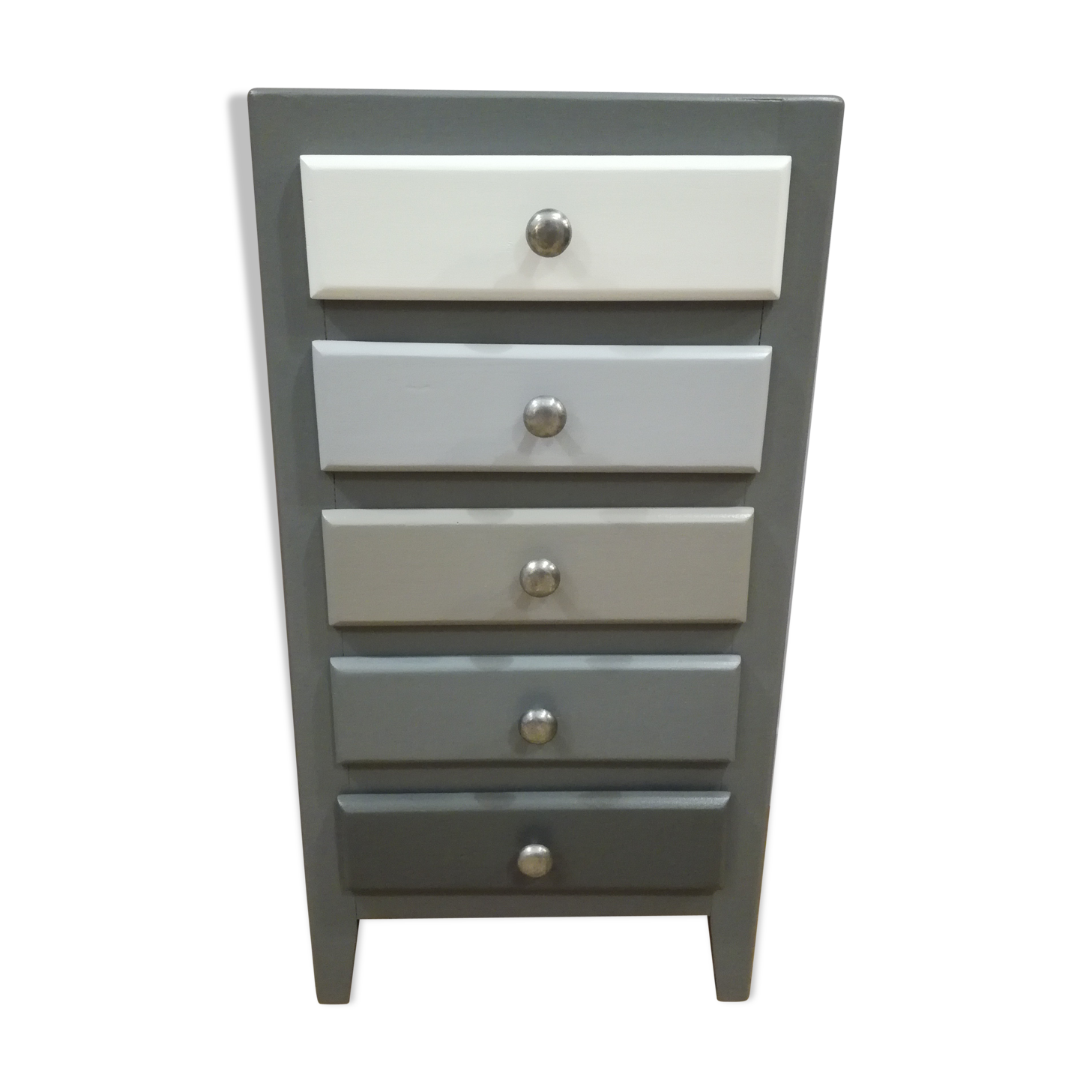 Grey chest of drawers