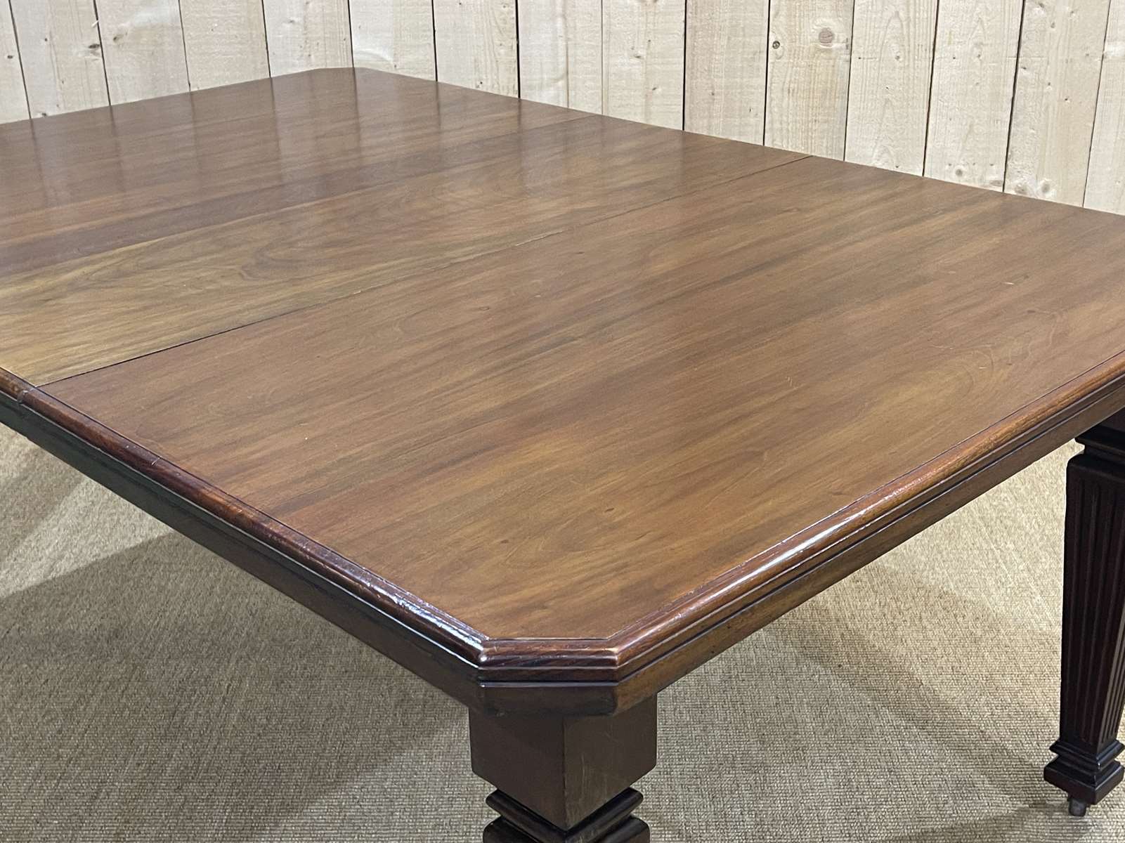 English mahogany table from the 1930s with an extension