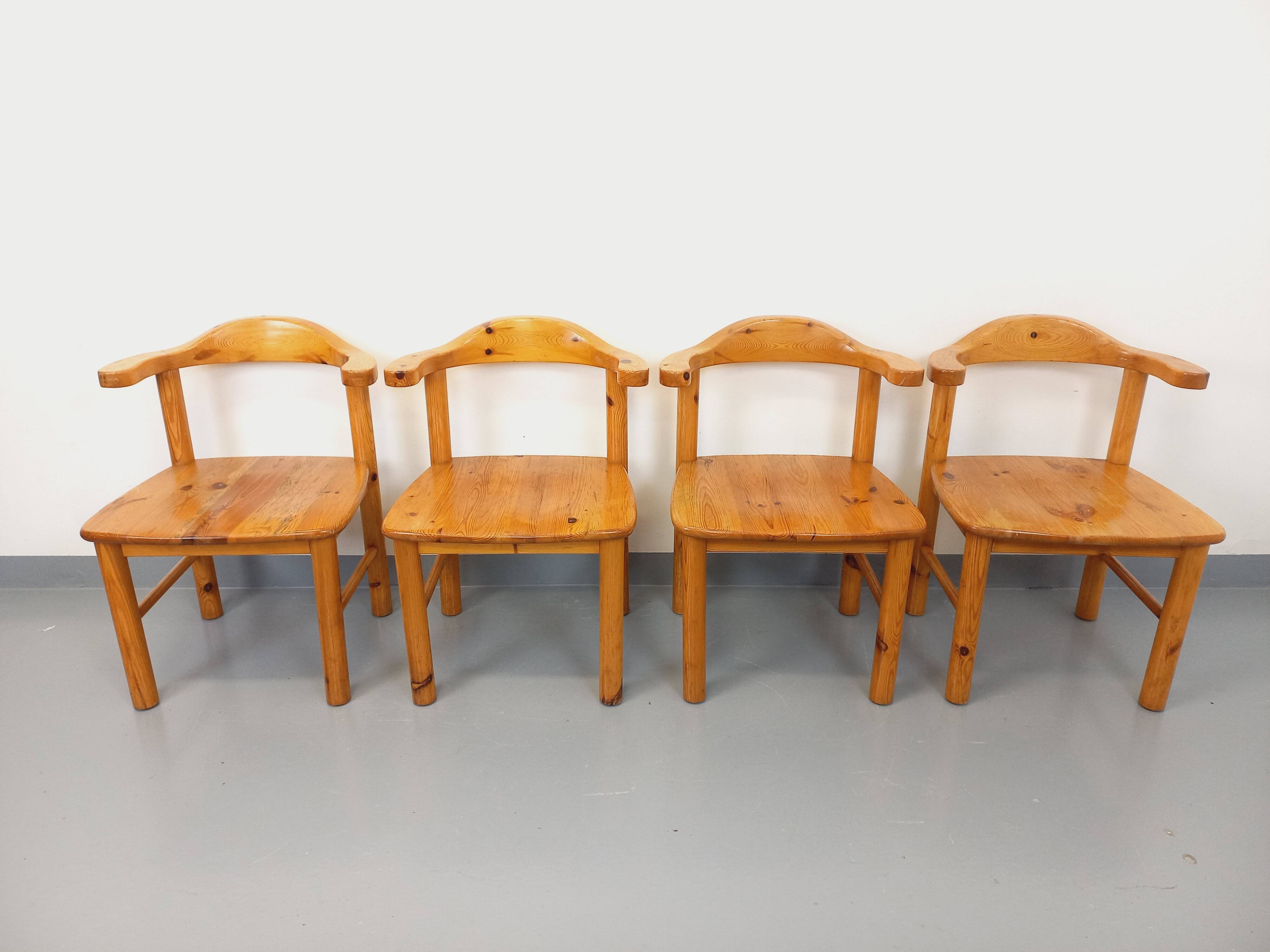 Set of 4 armchairs in pine from the 60s and 70s