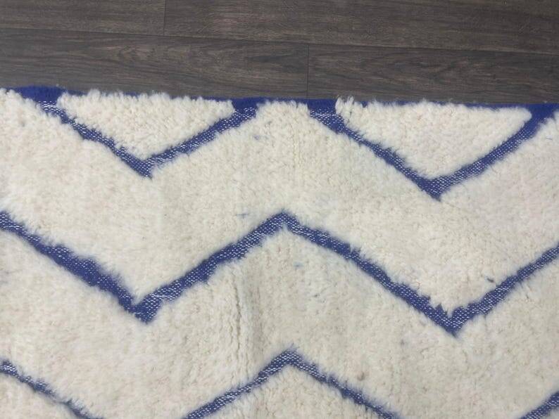 Moroccan Berber rug decorated 250cm x 150cm