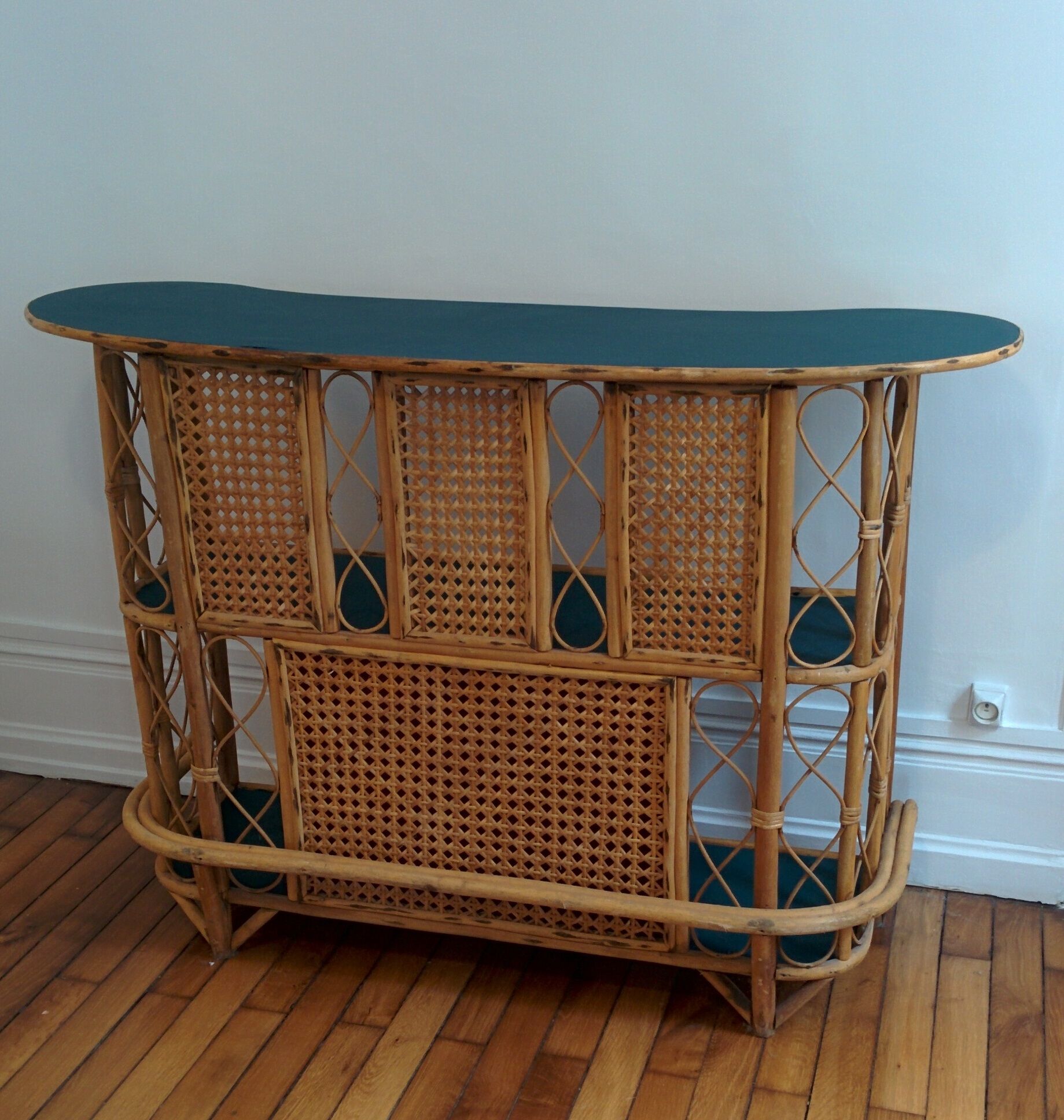 Vintage rattan bar