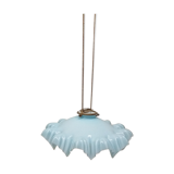 Suspension opaline bleue festonné