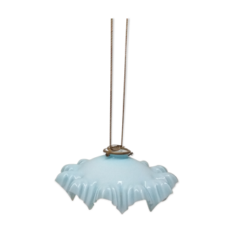 Suspension opaline bleue festonné