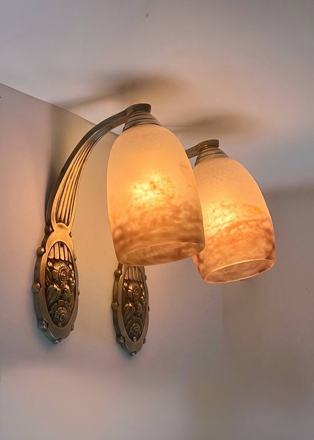 Pair of wall lights by Degué in marbled glass