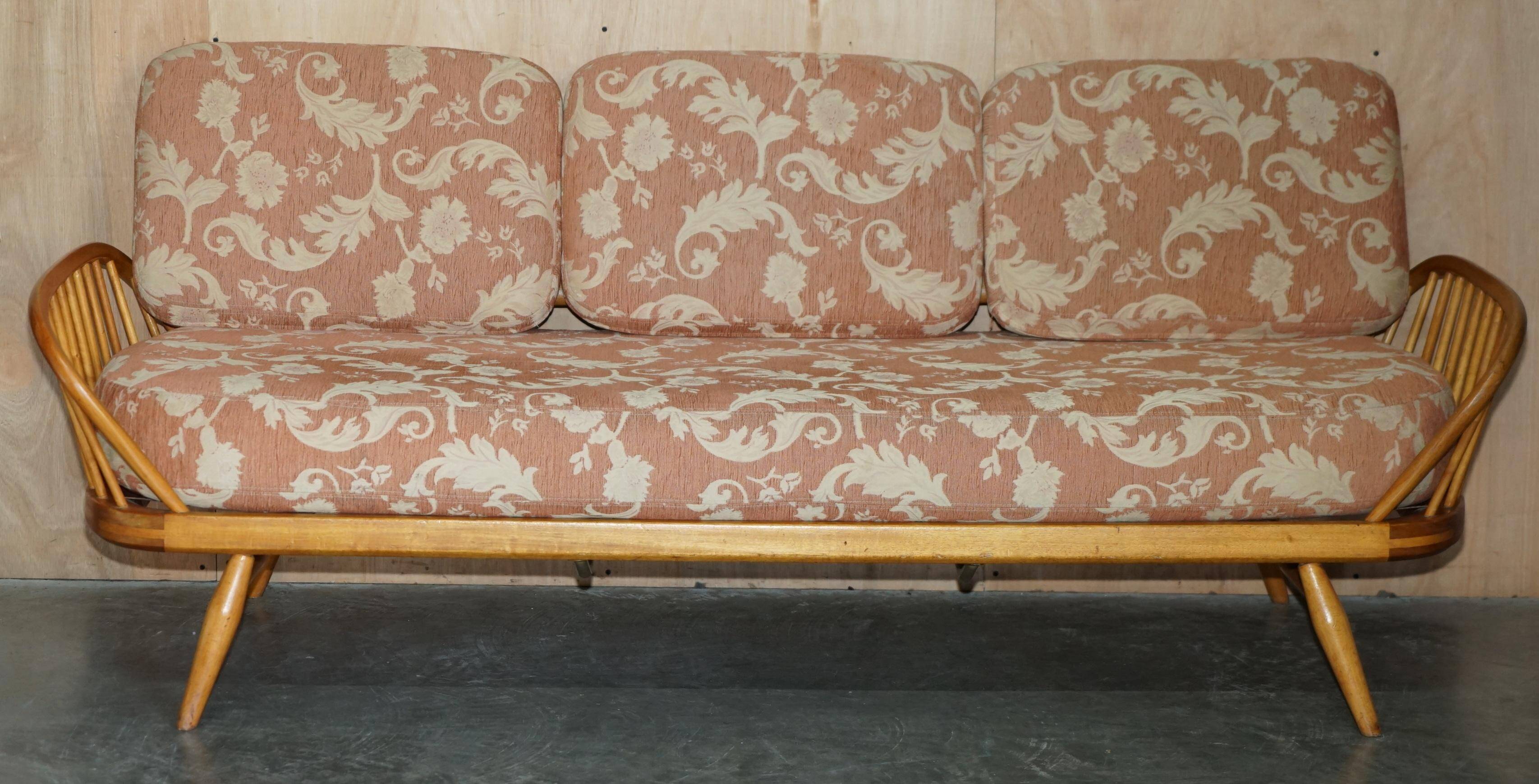 Vintage Ercol Windsor Studio 355 canapé / daybed, light wood, Mid-Century Modern design.
