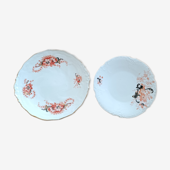 Deux plats à gâteaux en porcelaine