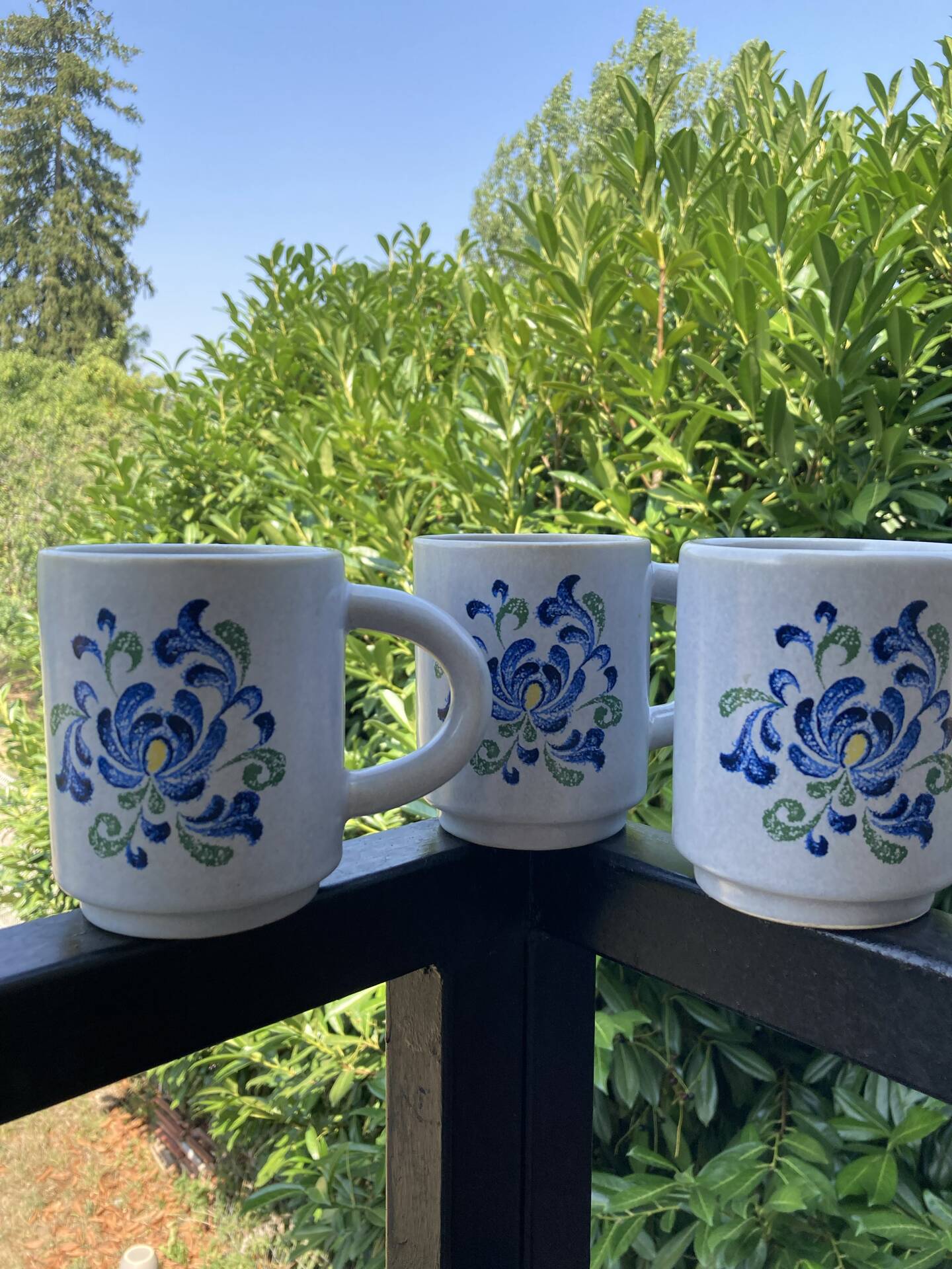 Fribourg Faience Saint Amand design 70 cup