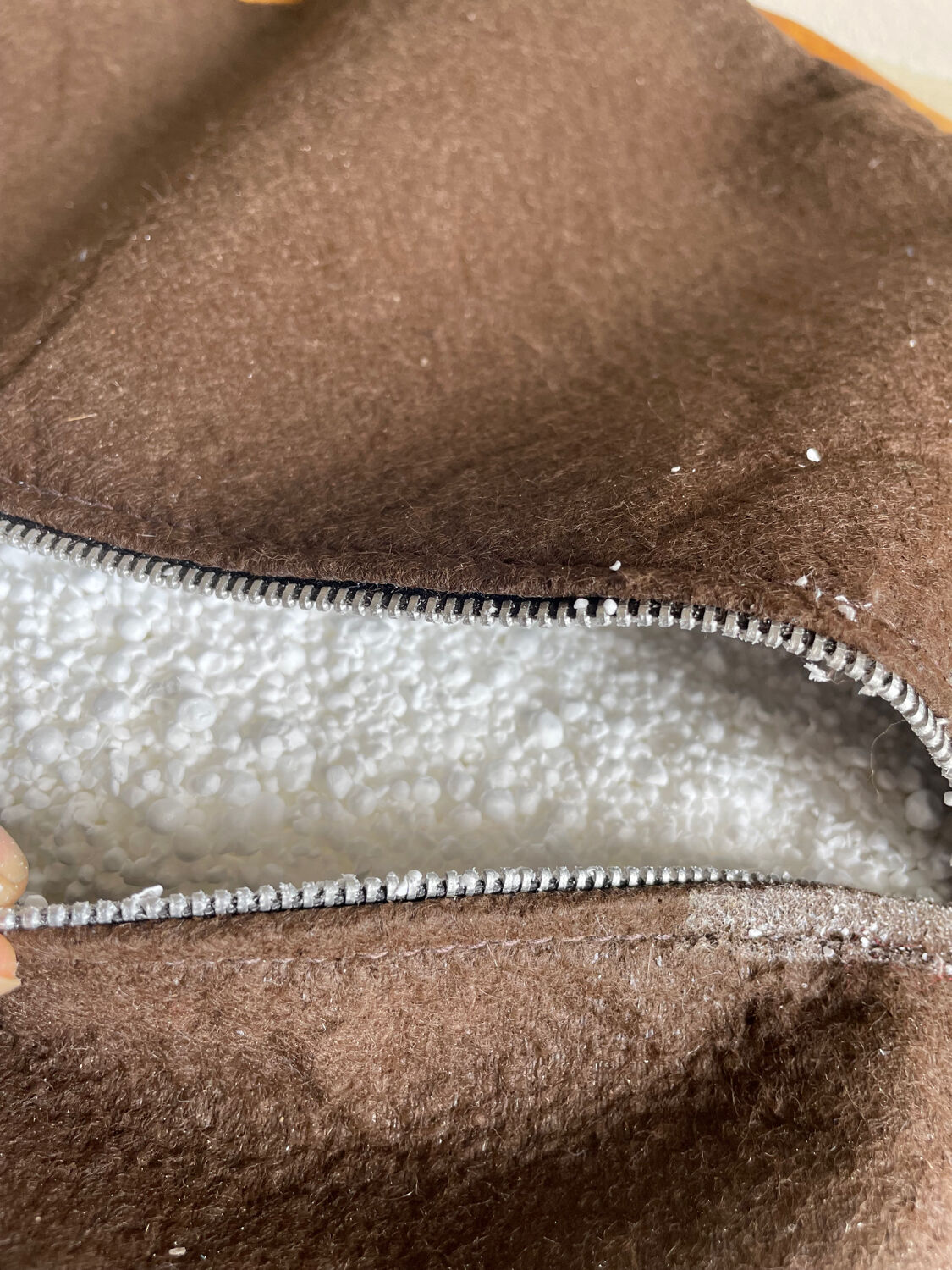 Set of 2 patchwork leather poufs brown camel De Sède