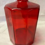 Carafe en verre rouge