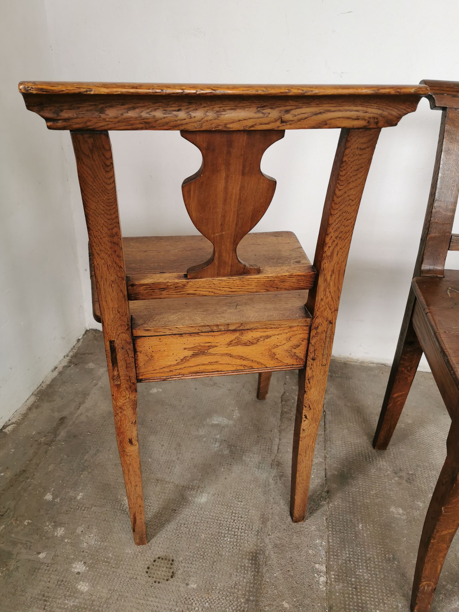 Paire de chaises en chêne brut