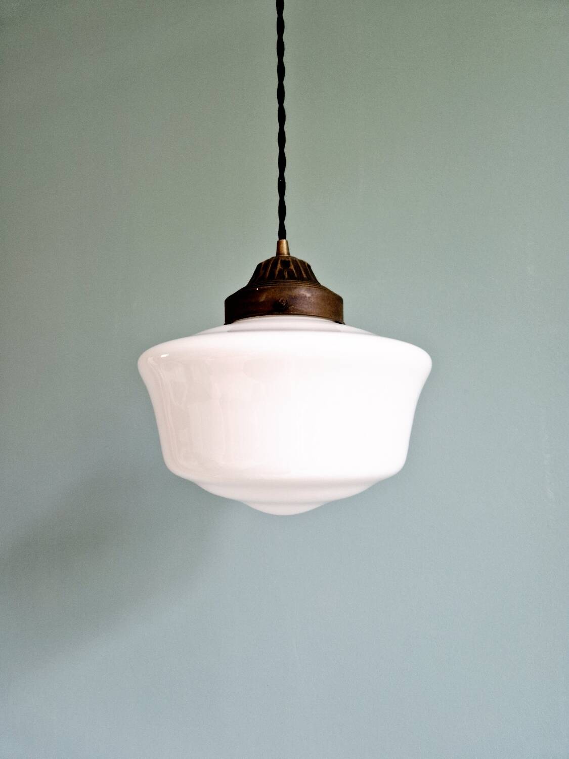 Suspension Art Déco en opaline blanche, années 1920-30