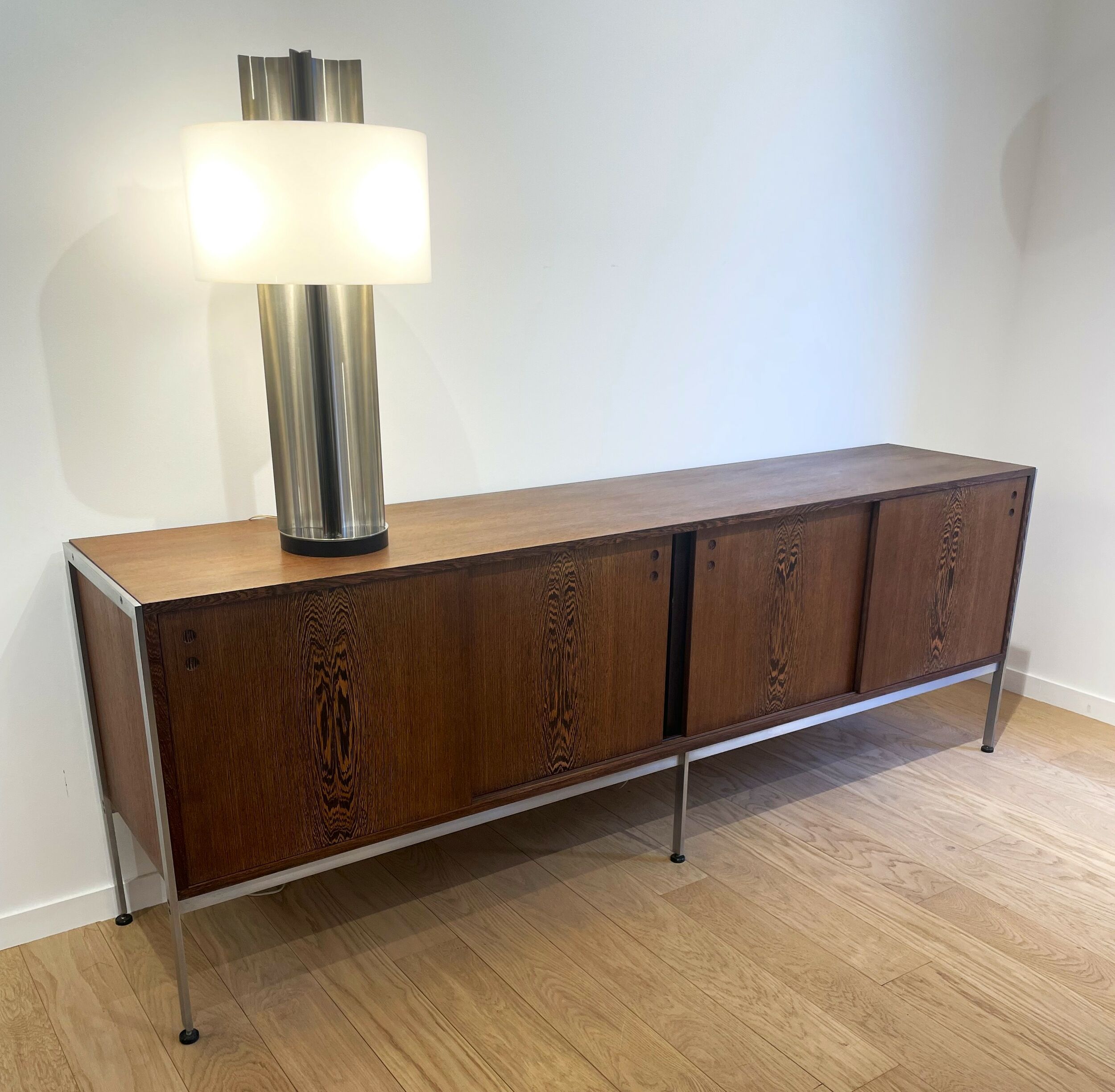 Enfilade Palm by Fabricius Kastholm