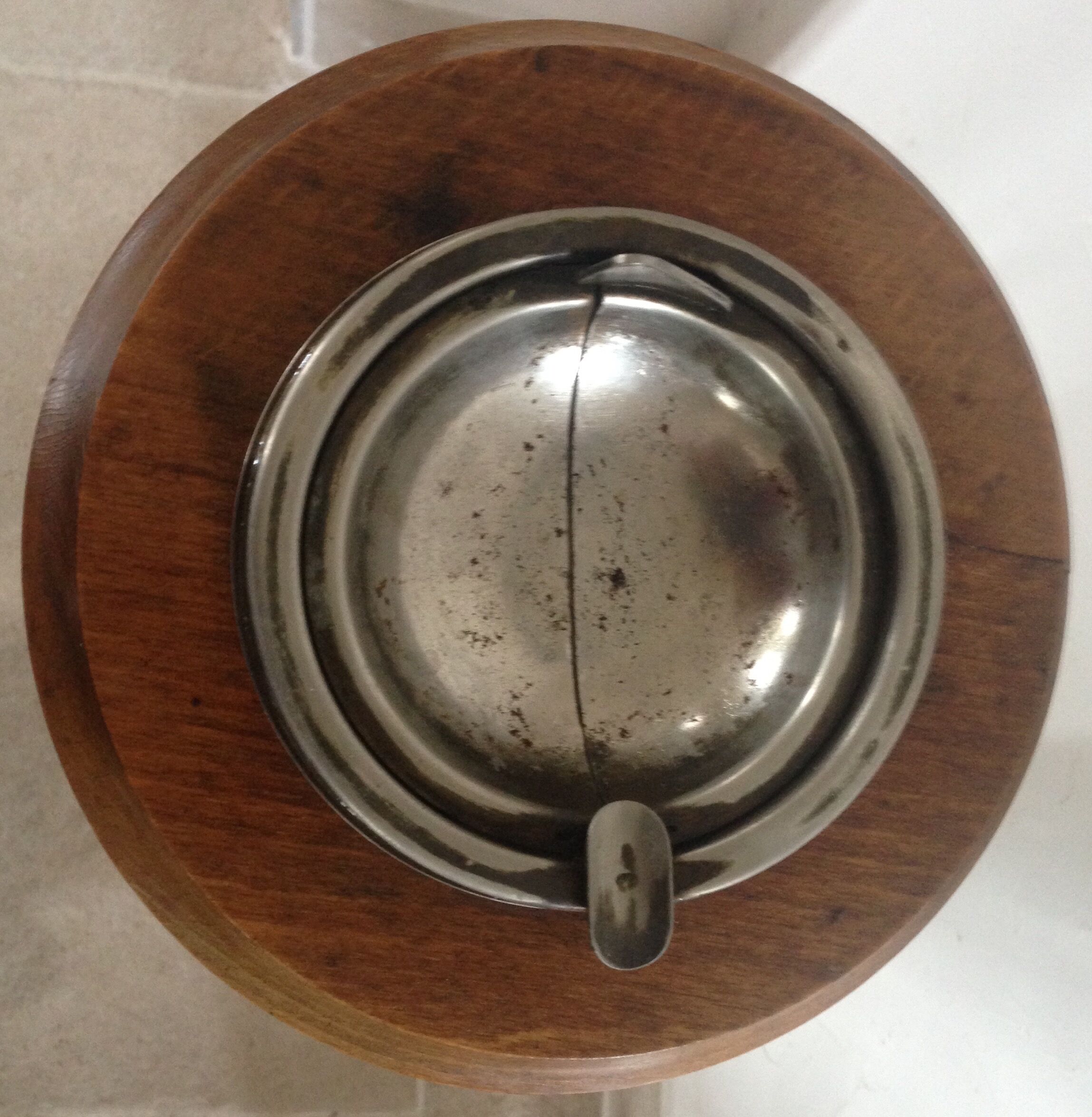 Ashtray on foot and tablet