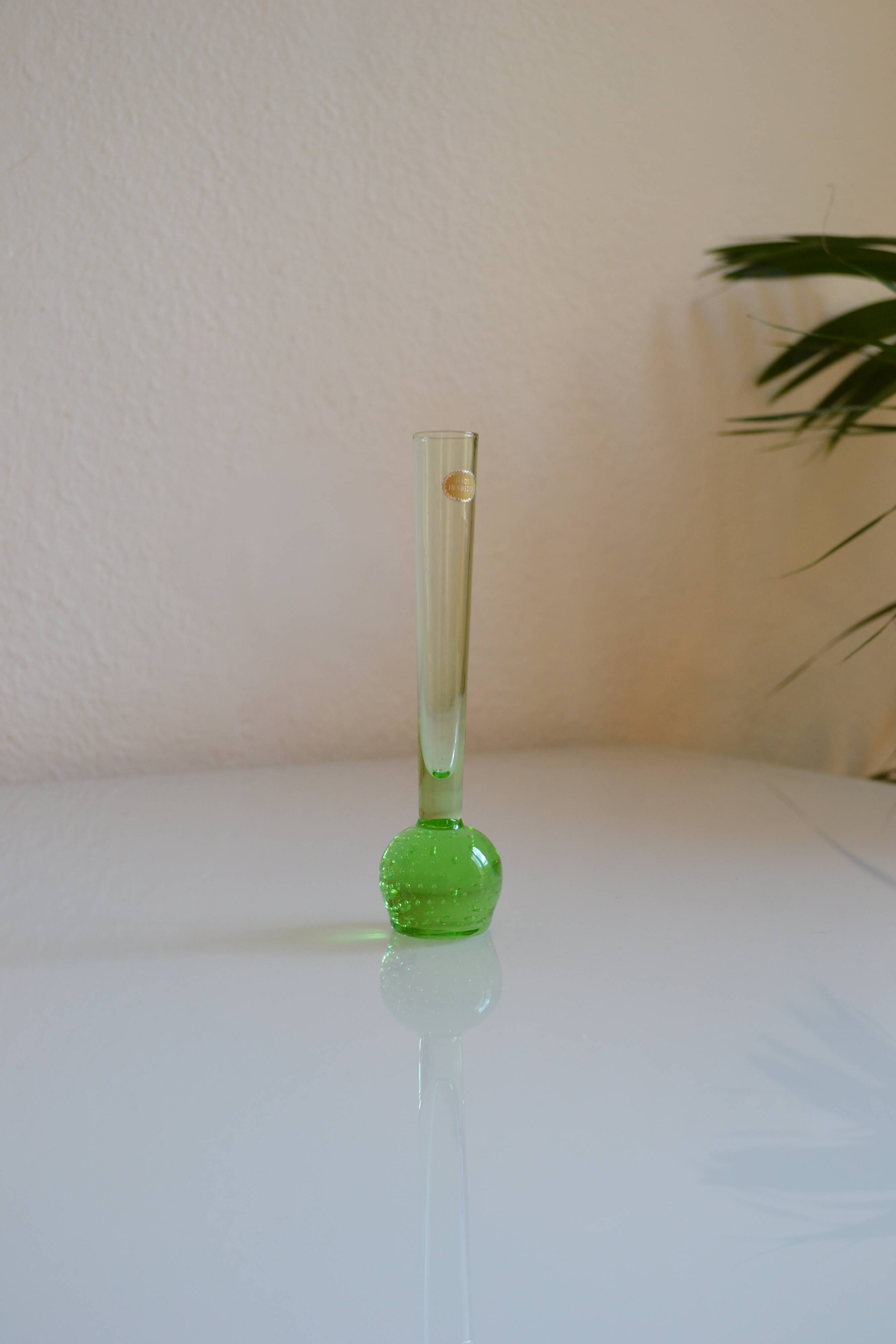 Sweden Sweden 1960 60's small soliflore vase green glass bullicante