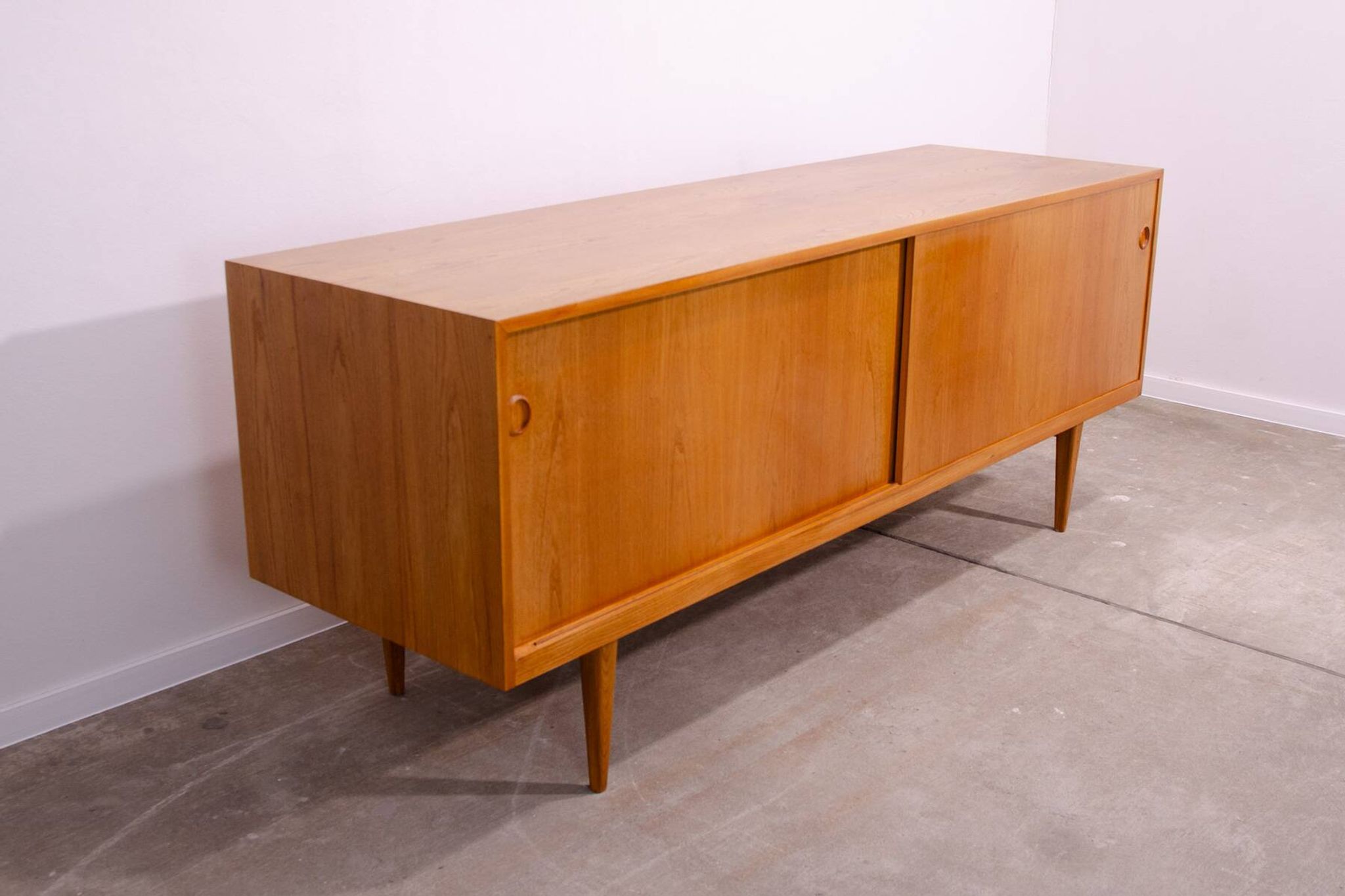 Buffet long de style scandinave double face entièrement restauré par Sedláček & Vyčítal, Tchécoslovaquie,