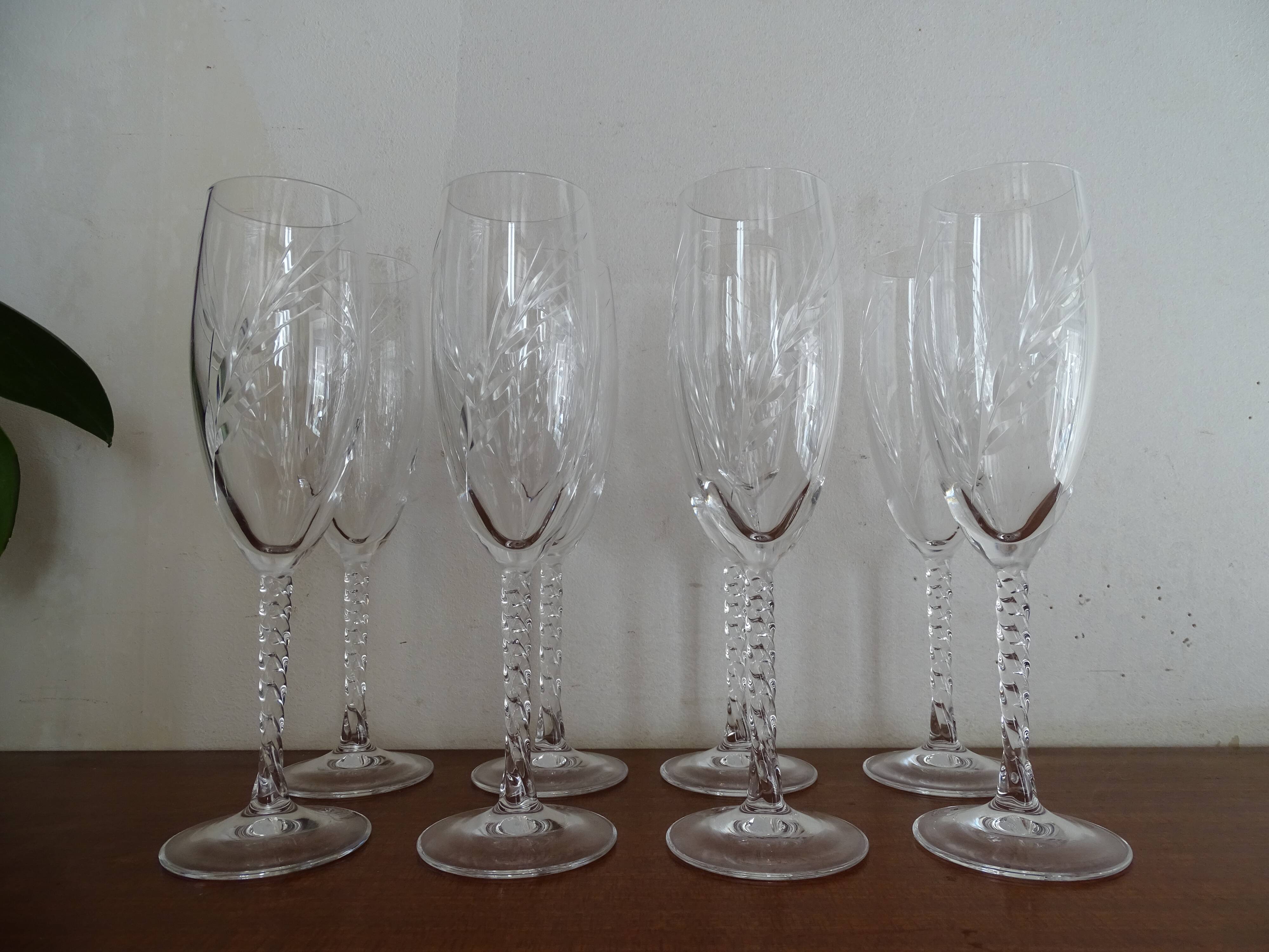 8 crystal champagne flutes from Arques Fleury epi twisted feet