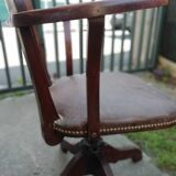 Swinging American armchair