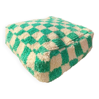 Checkerboard pouf in Berber wool