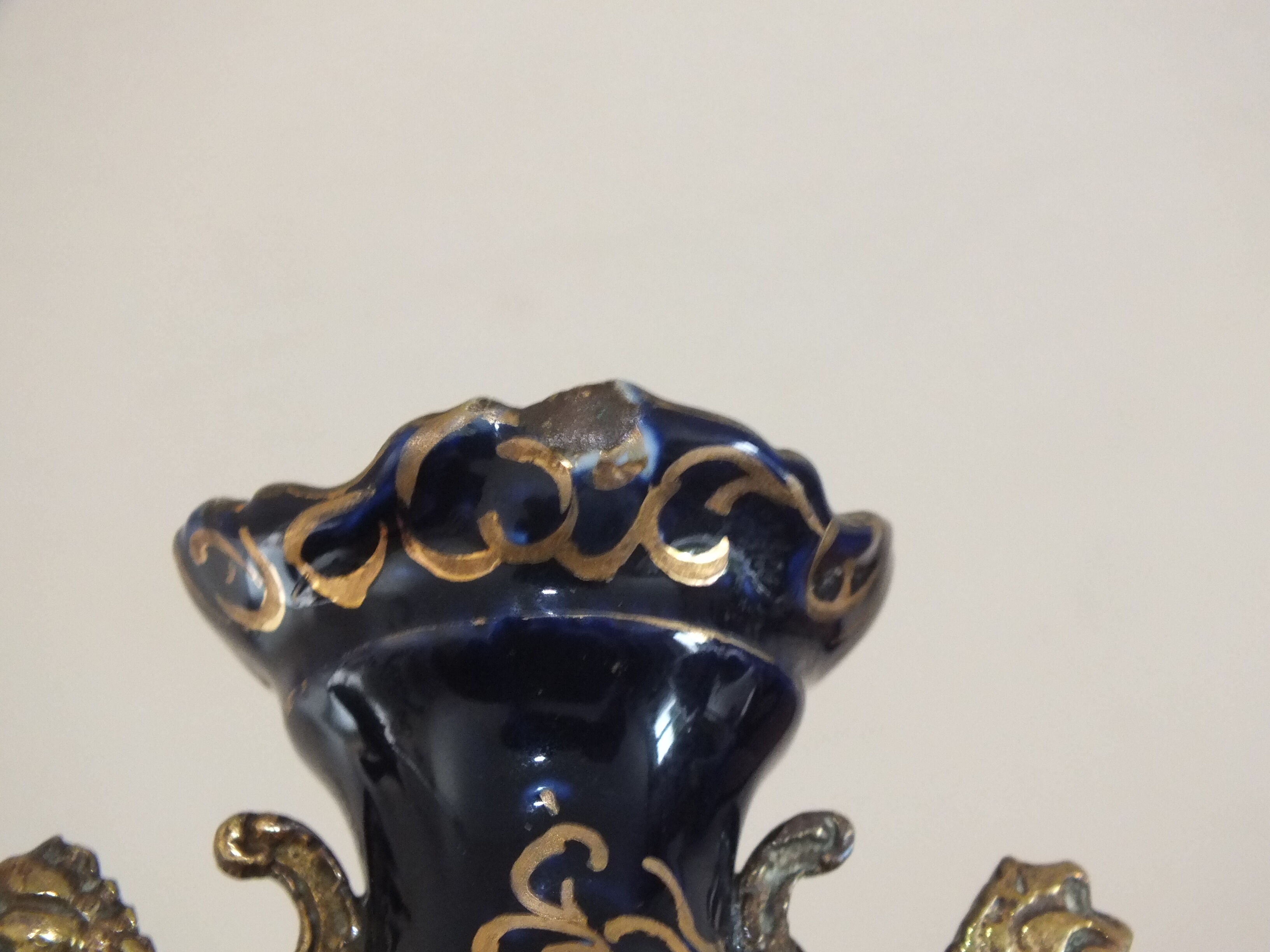 Medicis vase in porcelain