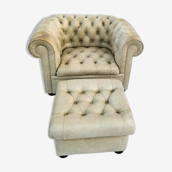 Fauteuil chesterfield avec repose-pied