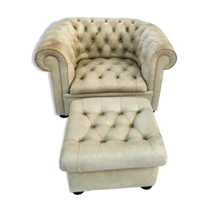 Fauteuil chesterfield avec repose-pied