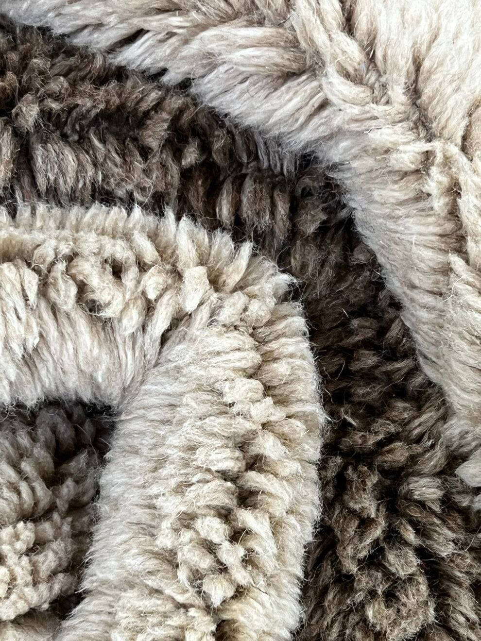 Traditional handmade azilal rug size 150 x 250 cm