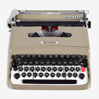 Machine à ecrire Olivetti Lettera 22