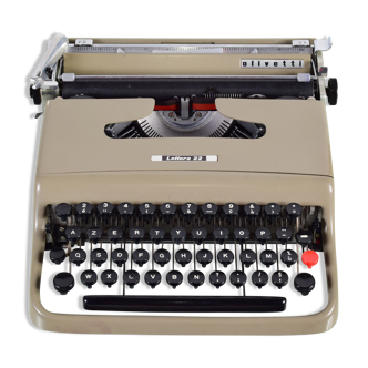Olivetti Lettera 22 writing machine