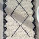 Berber carpet Béni Ouarain black and white with diamonds and braided border