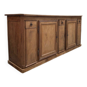 Oak enfilade from the late 19th century.